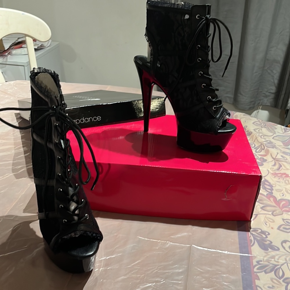 Lap-dance Black Lace open-toed heels. NIB